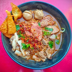 ก๋วยเตี๋ยวเนื้อรวมต้มยำ