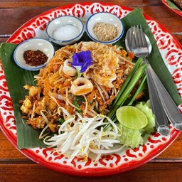 ผัดไทยปลาหมึก