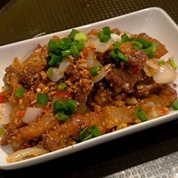 สามชั้นคั่วพริกเกลือ