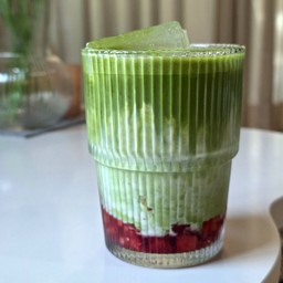 Matcha strawberry latte (แก้ว16 Oz.)