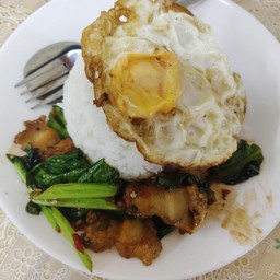 คะน้าหมูกรอบ