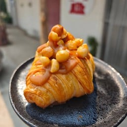 ครัวซองแมคคาเดเมียคาราเมล