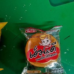 เอ็ม ดี ขนมเปี๊ยะไก่หยอง 1ชิ้น
