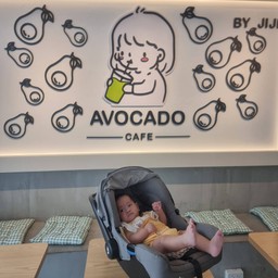 อะโวคาโดคาเฟ่ บายจีจี้ อารีย์ สะพานควาย