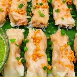 Spicy Seafood Salad with Glass Noodle Dumplings  ยำซีฟู้ดเกี๊ยวห่อวุ้นเส้น (7 ชิ้น)