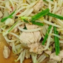 ผัดถั่วงอกหมูชิ้น กับข้าว