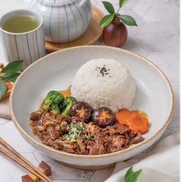 R007 ข้าวหน้าเนื้อผัดโชยุ