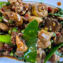 ผัดเผ็ดไก่บ้าน