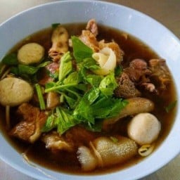 ร้านสมบูรณ์ก๋วยเตี๋ยวส้มตำ