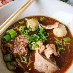 ก๋วยเตี๋ยวหมูน้ำตก