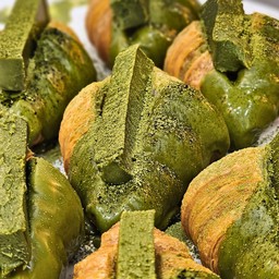 Matcha nam chocolate croissant (35g Dough)