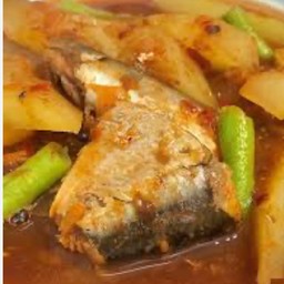 แกงส้มปลากระป๋องมะละกอ