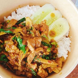 ผัดเผ็ดหมูป่าราดข้าว +ไข่ดาว