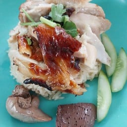 ข้าวมันไก่ ไต๋หยี่