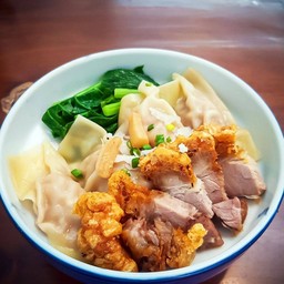 เกี๊ยว หมูกรอบ