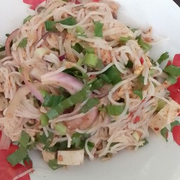 น้องม่อน สำต้ม ยำแหนม