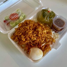 ข้าวไก่ทอดไข่ต้ม