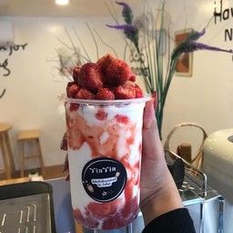 นมสดสตอเบอร์รี่ฟรีชดรายย