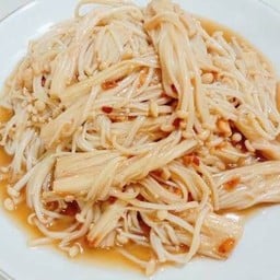 ข้าวเห็ดเข็มทองผัดน้ำมันหอย