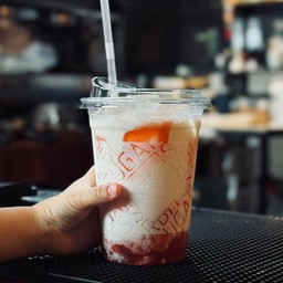 นมสดสตรอเบอร์รี่