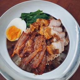ข้าวหมูแดง - หมูกรอบ พร้อมไข่1ฟอง