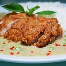 Rice Noodles with Green Curry and Texas-style Chicken Stroganoff Рисовая лапша с зелёным карри-строганов ขนมจีนเขียวหวานสโตกานอฟไก่เท็กซัส (สูตรอยุธยา)