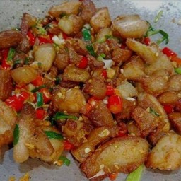 หมูสามชั้นคั่วพริกเกลือ