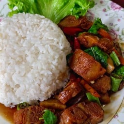 ข้าวกระเพราหมูกรอบ