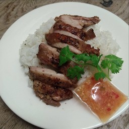 ไก่ย่างหอมๆน้ำจิ้มแซ่บๆ