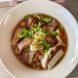 ก๋วยเตี๋ยวเนื้อตุ๋น