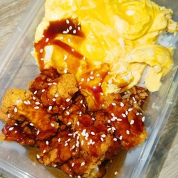 ข้าวไข่ข้น ไก่ราดซอสเกาหลี