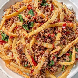 ผัดกระเพราเนื้อสับ ใส่หน่อไม้