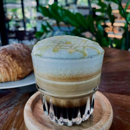 คาราเมลมัคคิอาโต้ร้อน