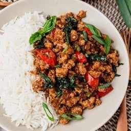 ข้าวกะเพราหมูชิ้น