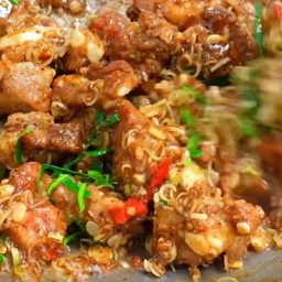 กระดูกหมูอ่อนผัดตะไคร้