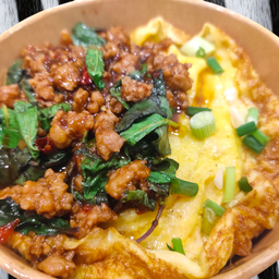 ข้าวไข่ข้น หน้ากะเพราหมูสับ