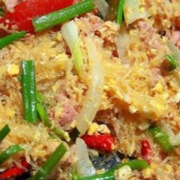 ผัดวุ้นเส้นใส่ไข่ใส่แหนม ราดข้าว