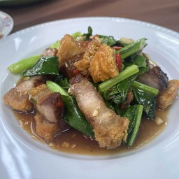 คะน้าหมูกรอบ