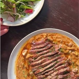 Lamb Stroganoff Steak Стейк из ягнёнка Строганов