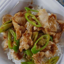ผัดพริกอ่อนไก่ราดข้าว