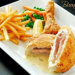 อร่อย3ชาติ - ไทย จีน ฝรั่ง สวนรื่นรมย์ชมรถไฟ