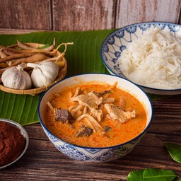 ขนมจีนแกงหน่อไม้ไก่