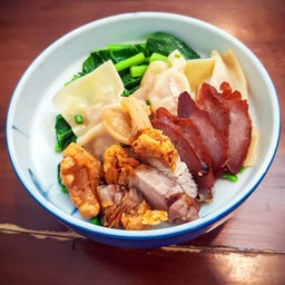 เกี๊ยว หมูแดง-หมูกรอบ