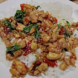 กระเพราไก่ราดข้าว