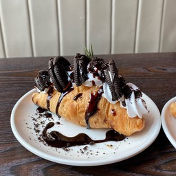 Croissant Oreo Cream