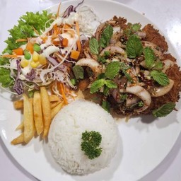 ข้าวหน้ายำไก่แซ่บ