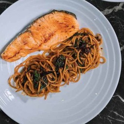 สปาเก็ตตี้ขี้เมาปลาแซลม่อน