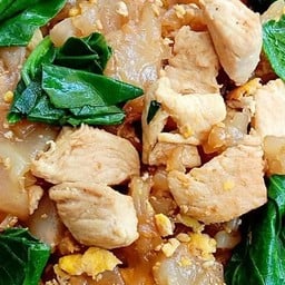 ผัดซีอิ๋วไก่