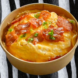 ข้าวไข่ข้น หน้าเบคอน