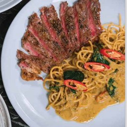 สปาเก็ตตี้แกงเขียวหวานเนื้อออสเตรเลีย